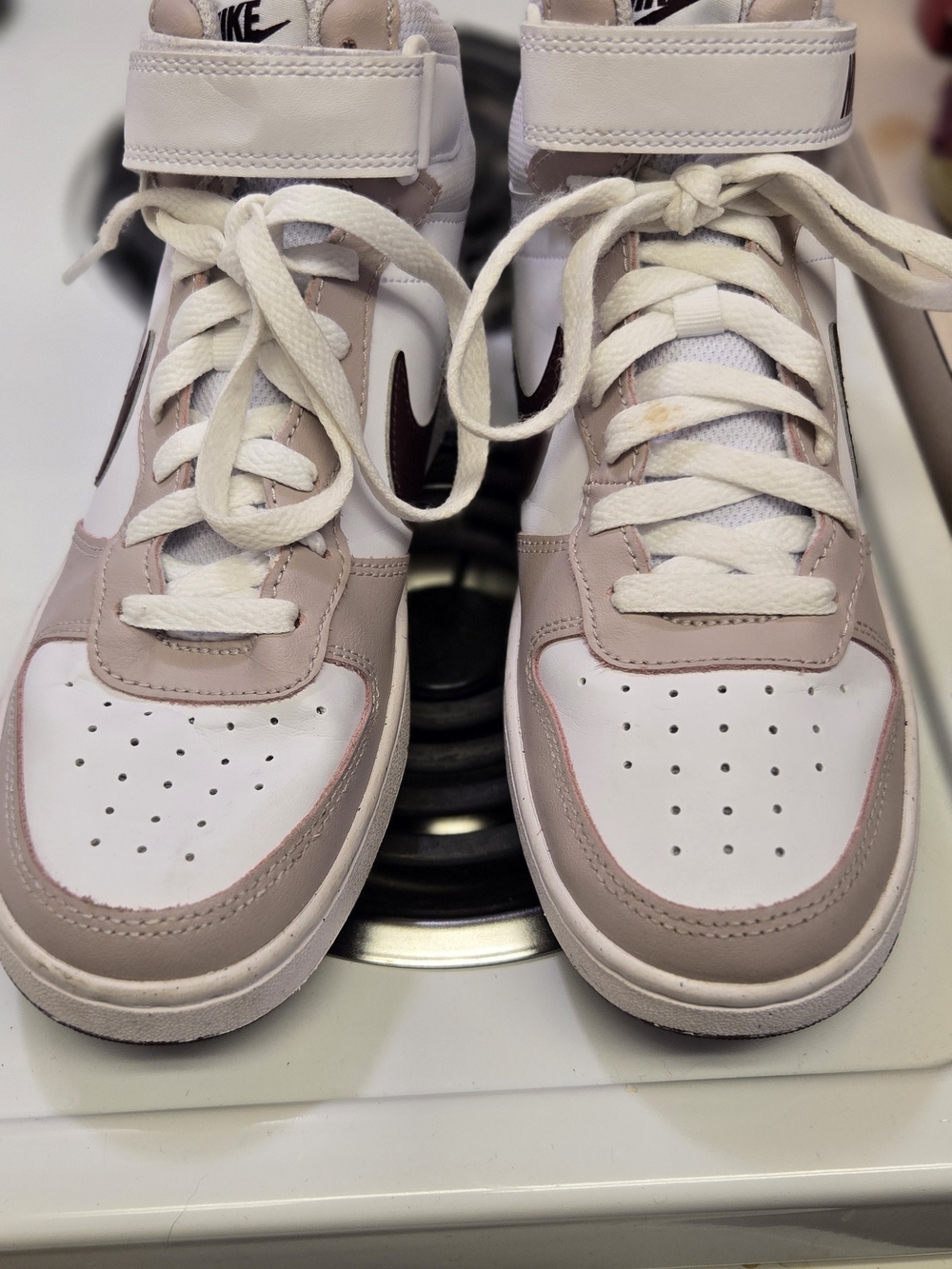 Read description Nike Court Borough Mid 2 Youth Sneakers Size 6Y / Women’7.5